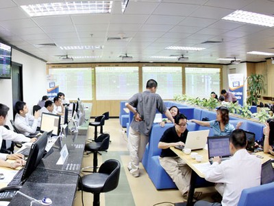 Tìm cách cho CTCK “chuyển nghề”